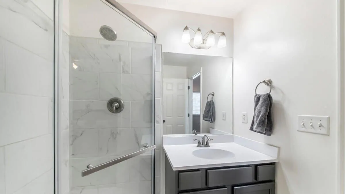 How to Determine Bathroom Vanity Light Sizes